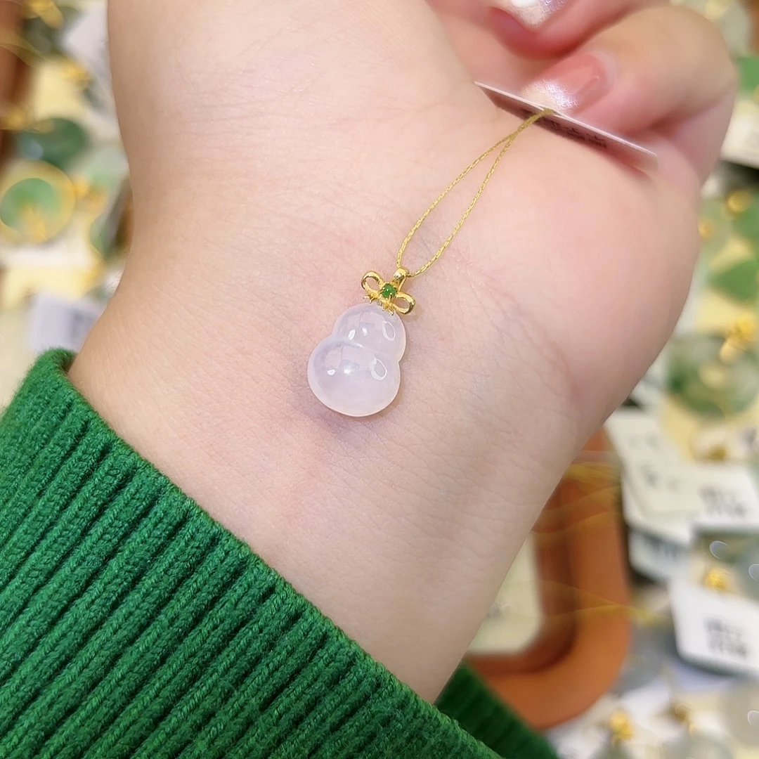 颈饰18K金镶嵌翡翠葫芦