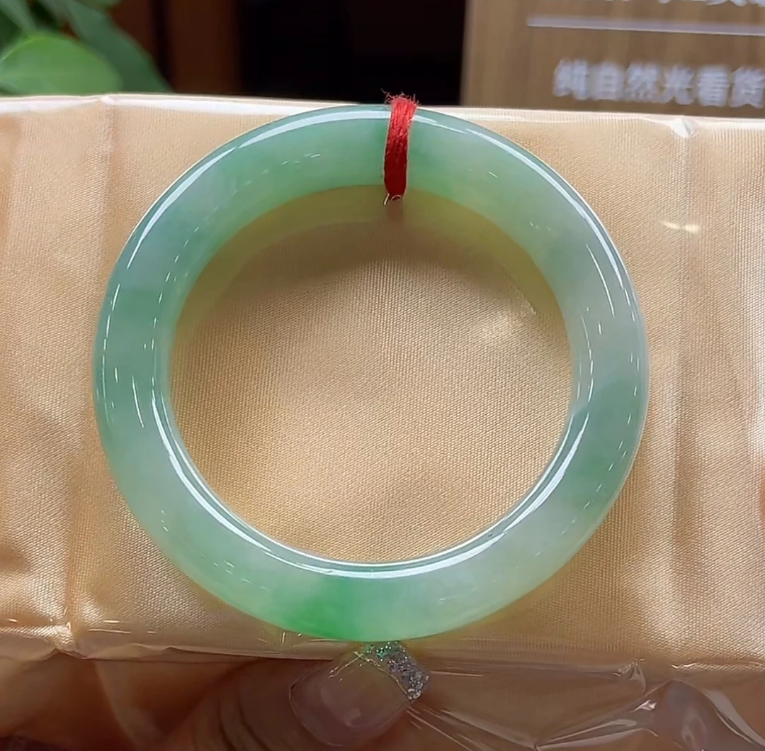 50-51圈冰绿圆条翡翠手镯