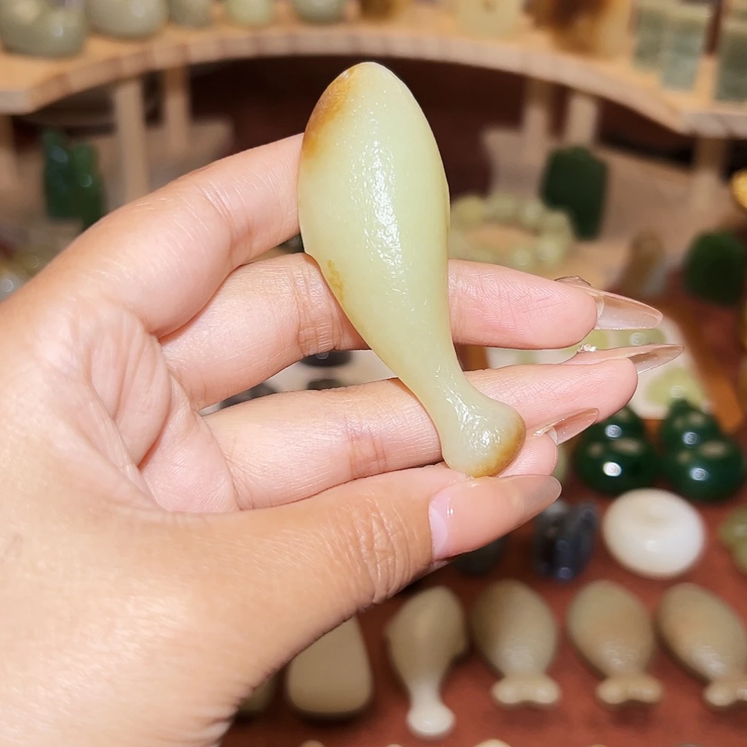 七***弦和田玉未镶嵌颈饰