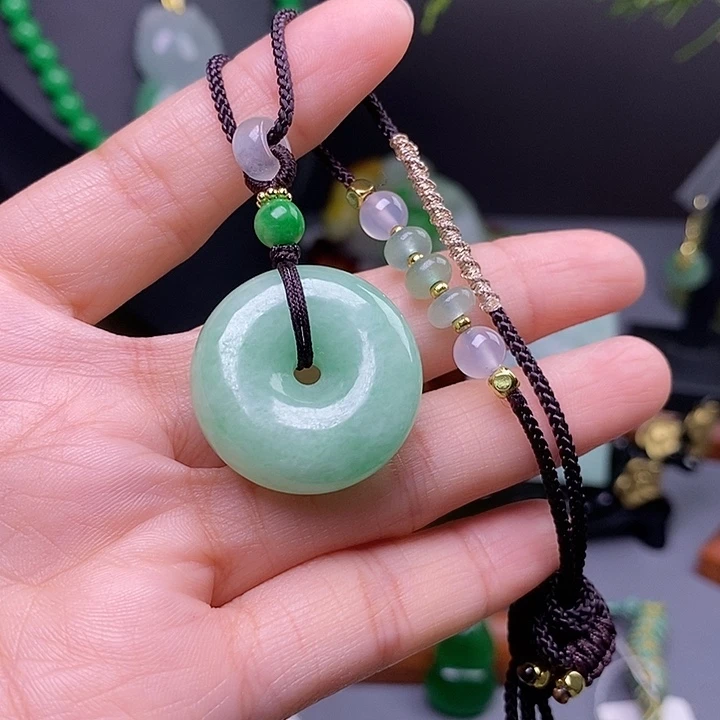 翡翠未镶嵌吊坠(赠链)