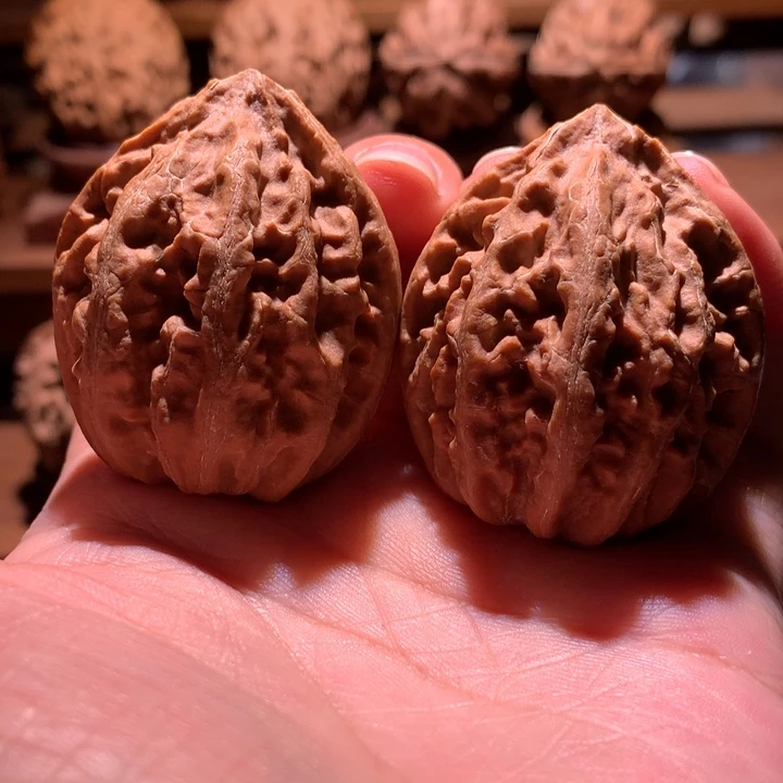 文玩核桃吊坠楸玥核98返油