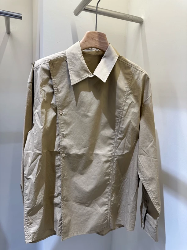 卡其色翻领女士衬衣