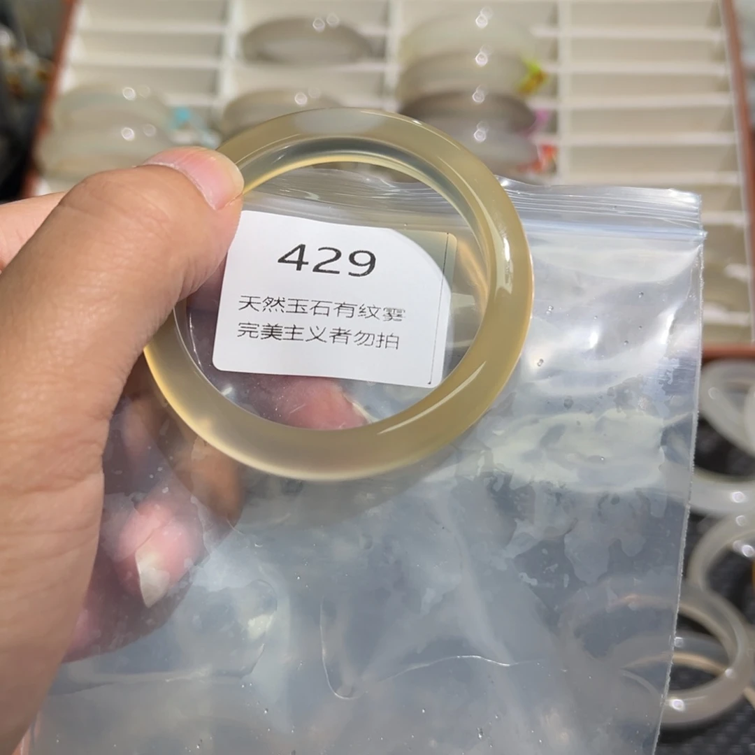 玛瑙/玉髓手镯未镶嵌?52