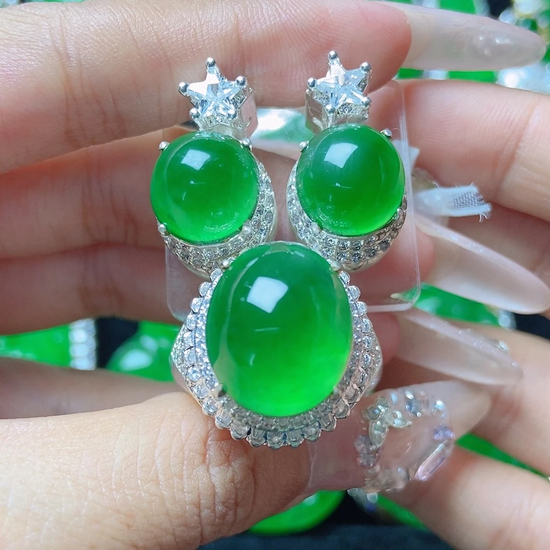 颈饰未镶嵌翡翠