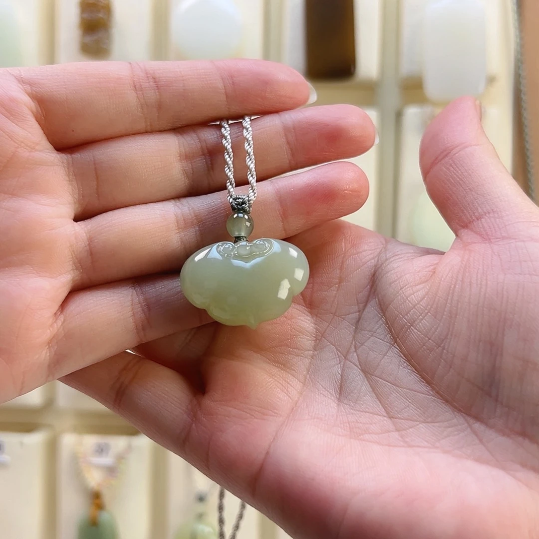 统***斤和田玉未镶嵌颈饰