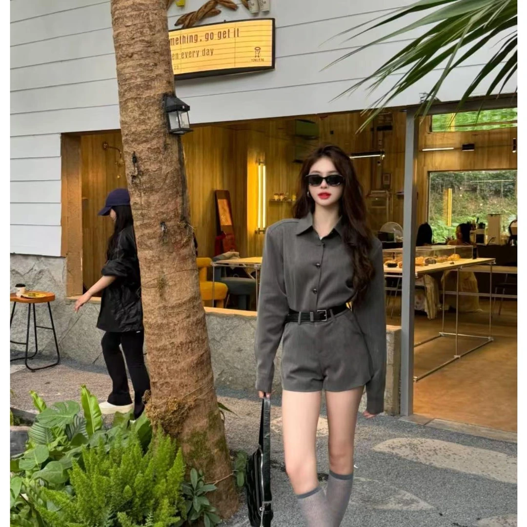 一整套设计感高级西装料外套衬衫修身短裤两件套