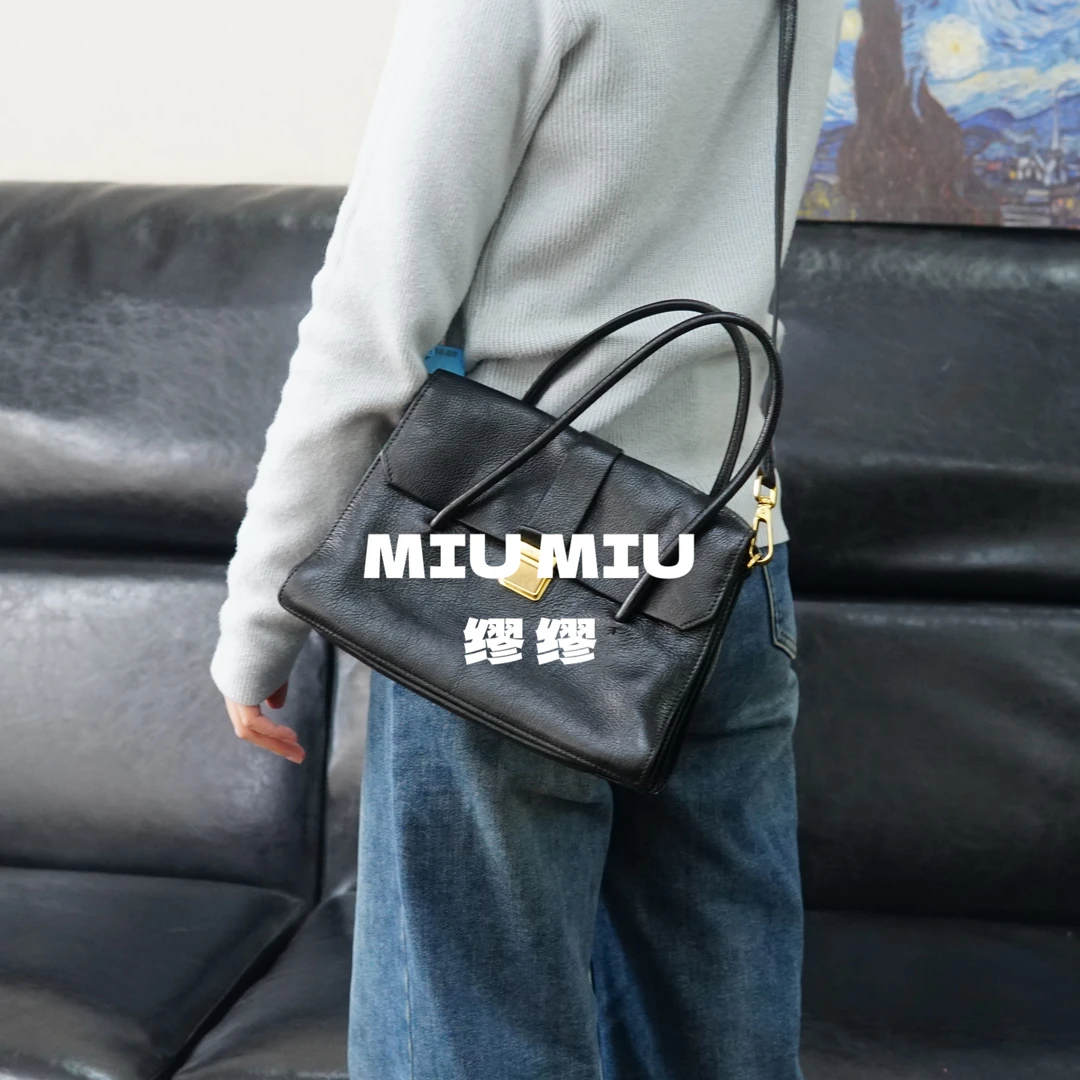 95新 MIU MIU/缪缪 miumiu/黑金斜挎包/AD01421029/1029
