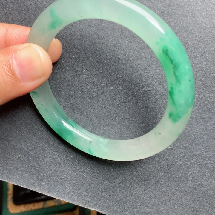 未镶嵌手镯石英质玉