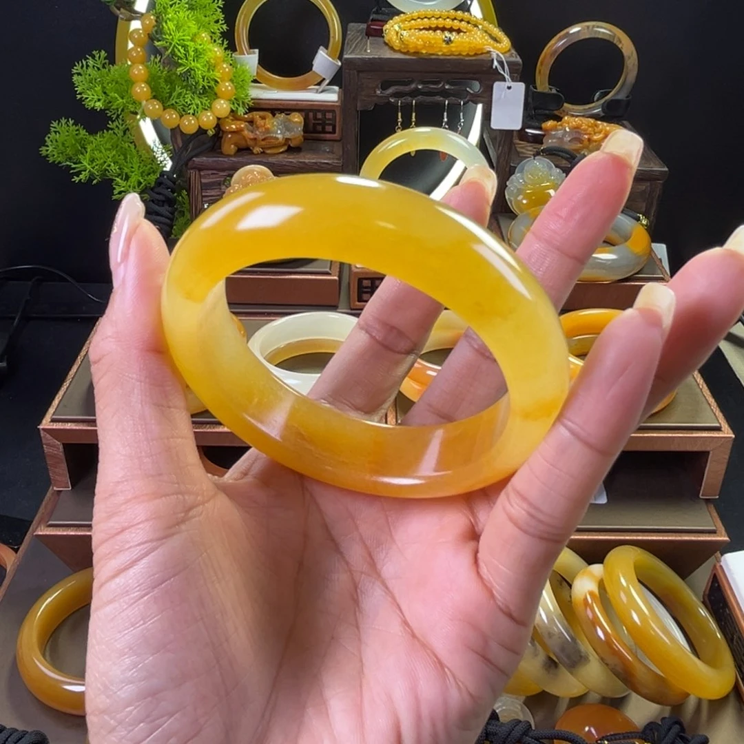 未镶嵌手镯石英质玉