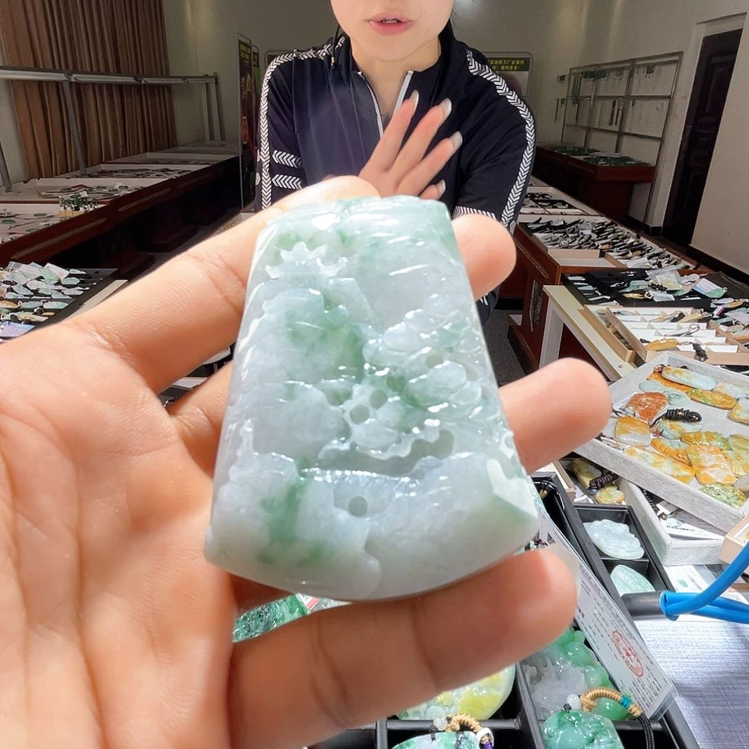 翡翠未镶嵌颈饰一