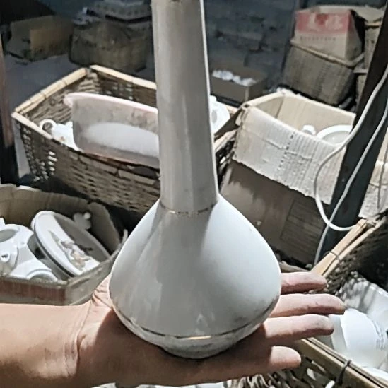 库存微瑕花瓶一个