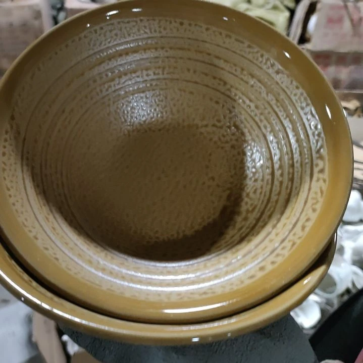 摆件盘子碗茶壶啥都有