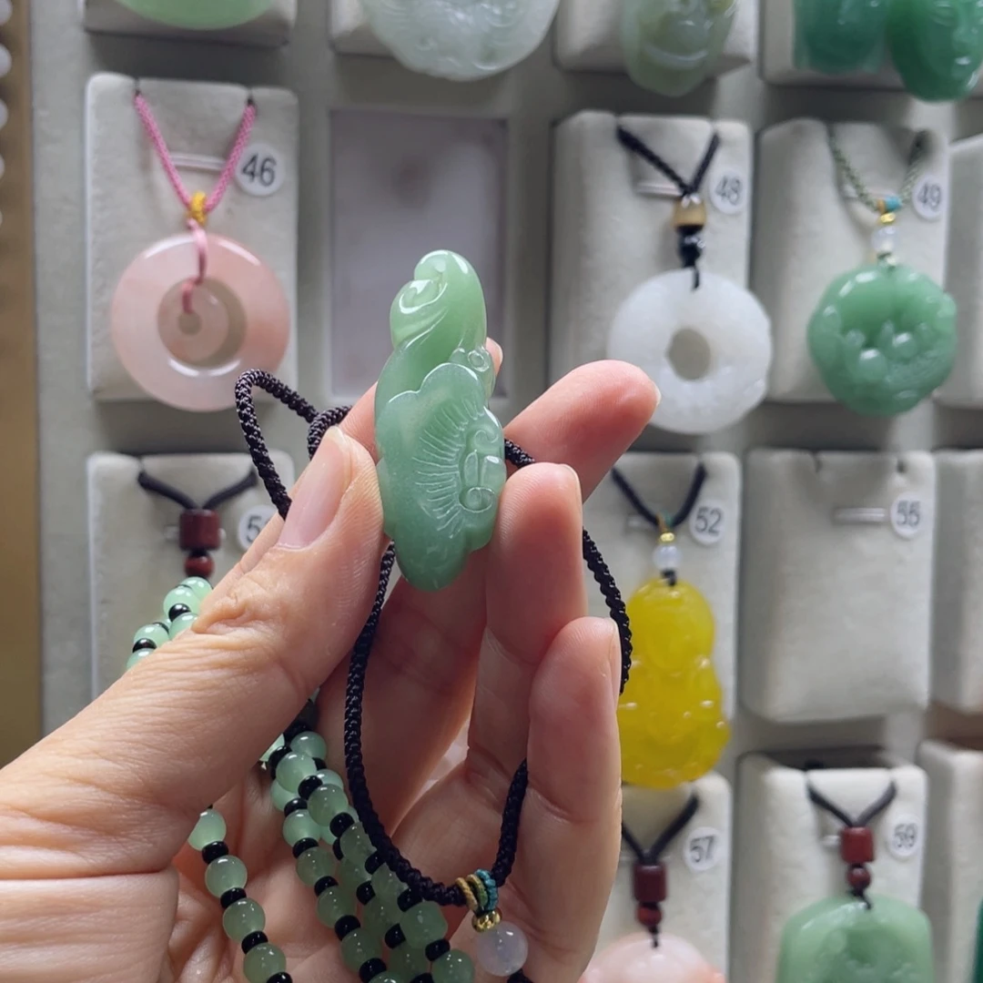 石英质玉未镶嵌颈饰