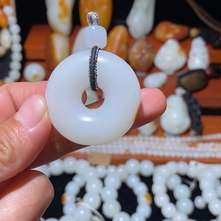 @***见和田玉未镶嵌颈饰