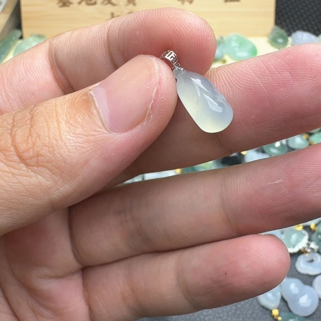 翡翠18K金镶嵌吊坠(不含链)小玉兰