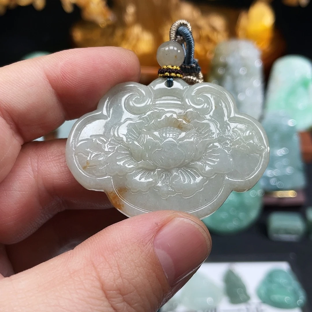 翡翠未镶嵌颈饰牡丹花
