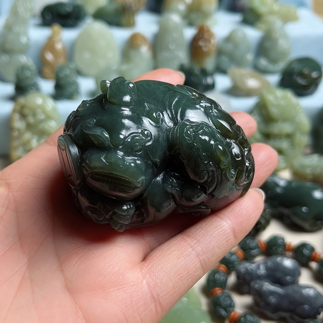 和田玉未镶嵌把件