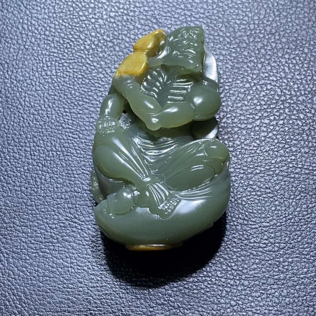 和田玉颈饰未镶嵌小**?