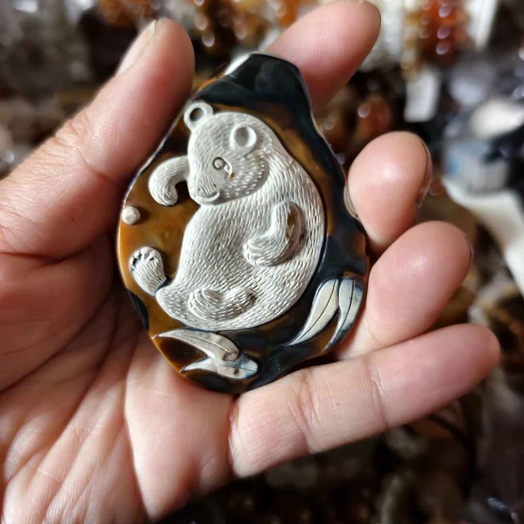 629号北红天然玛瑙吊坠熊猫吊坠