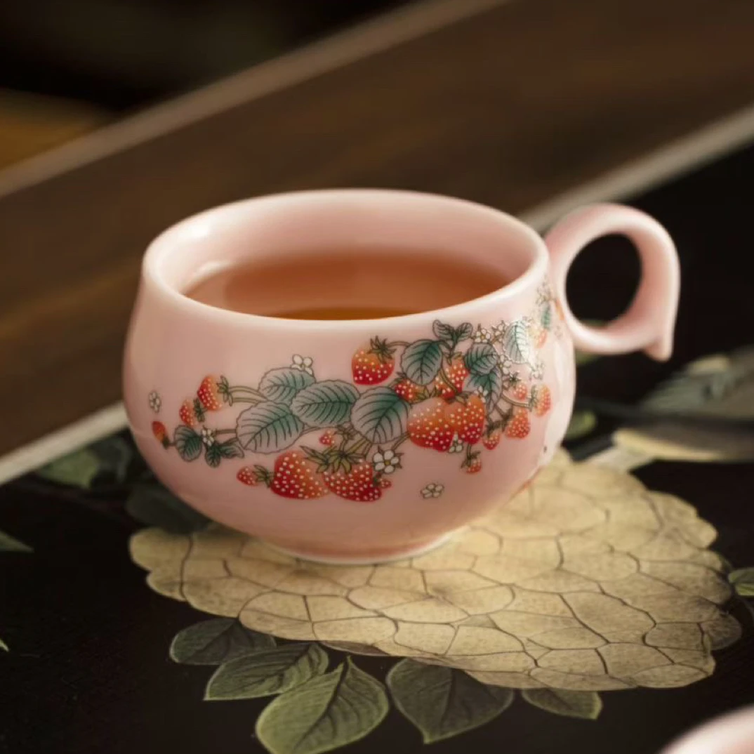 德艺L522高端个人使用陶瓷茶杯草莓玉兔手柄杯约70ml纯手工手绘