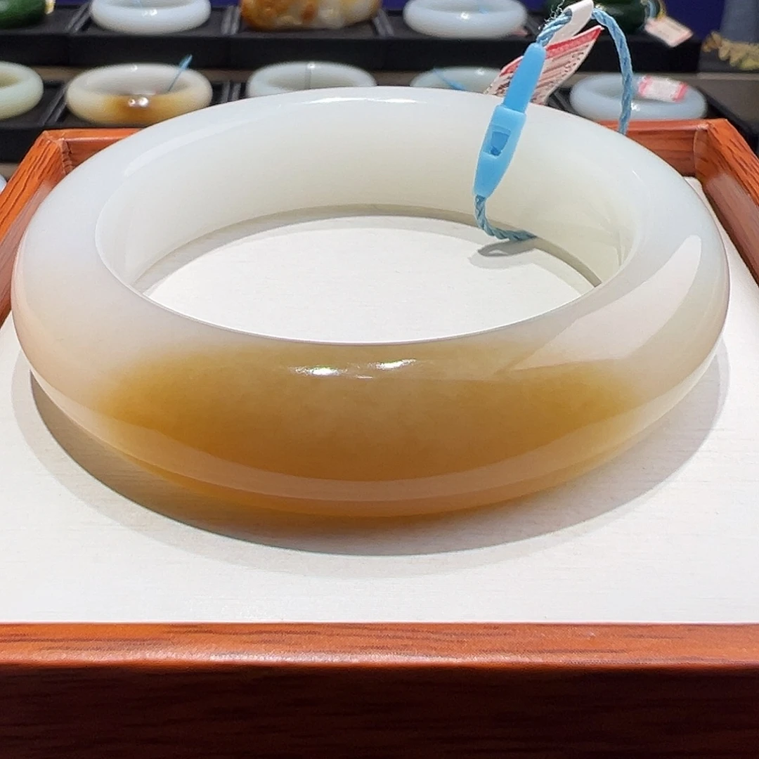 和田玉（糖玉）未镶嵌手镯