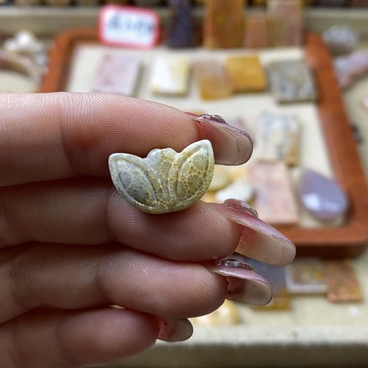 石英岩玉合金颈饰