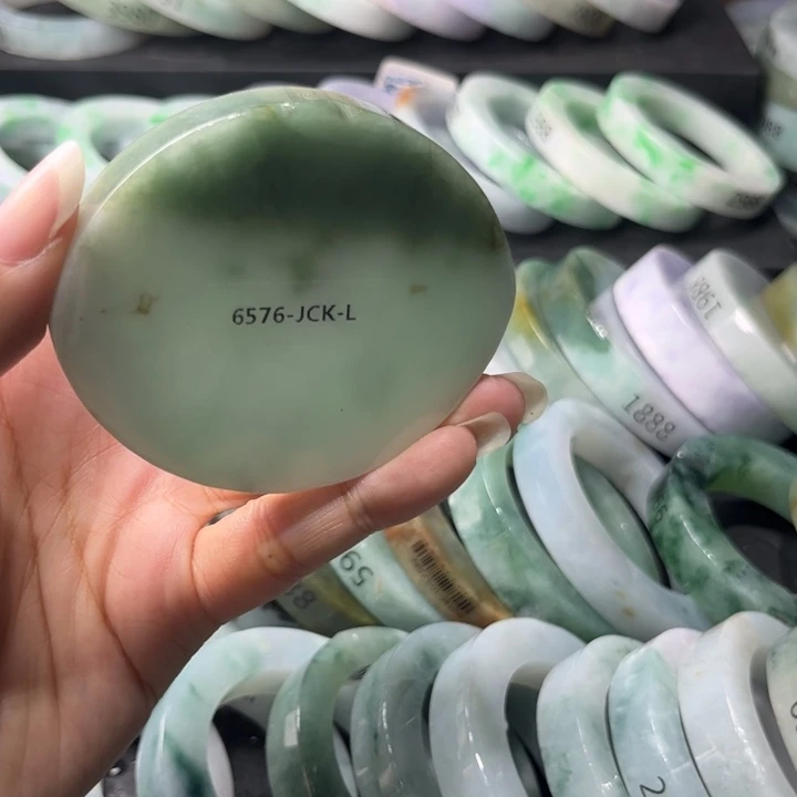 定制翡翠未镶嵌翡翠手镯