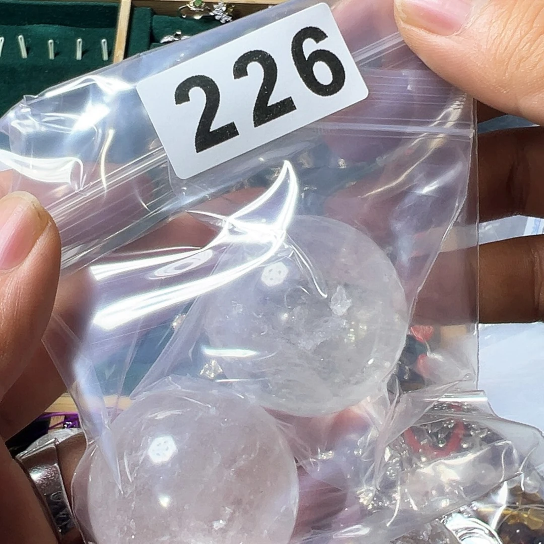 石英质玉颈饰未镶嵌花**…