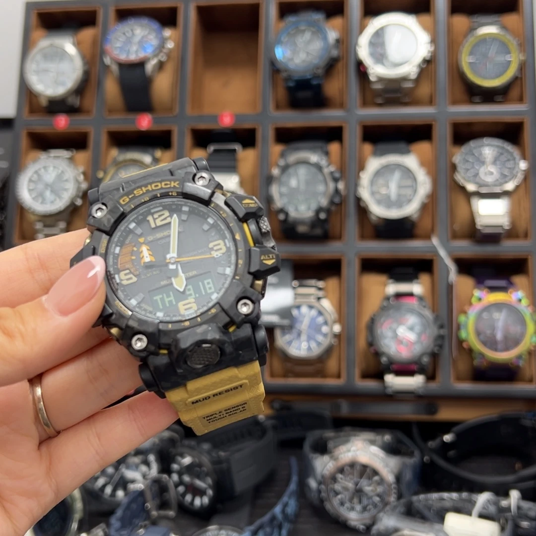 鹏***飛胶带泥王黄色男表