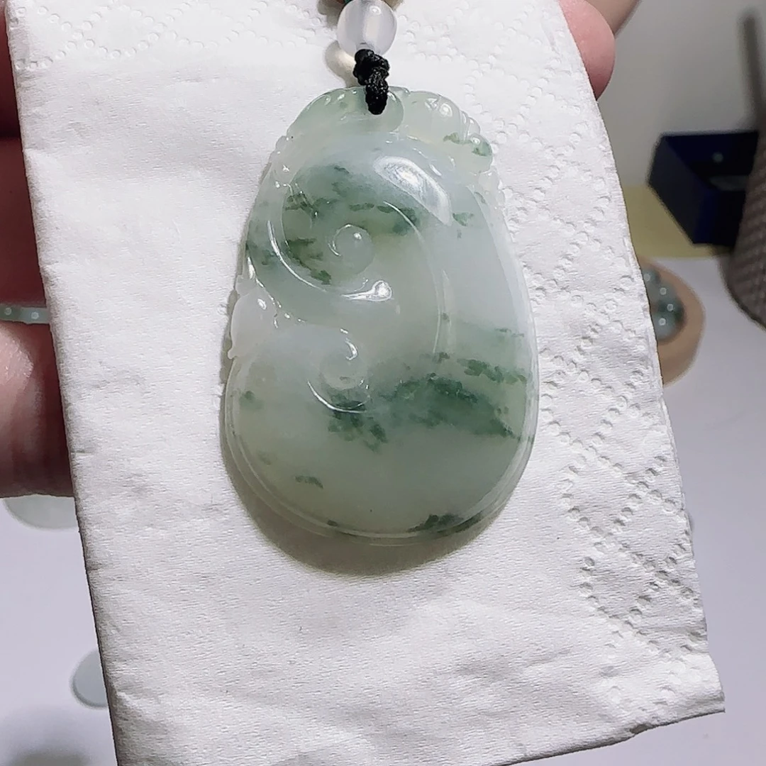 翡翠未镶嵌颈饰如意