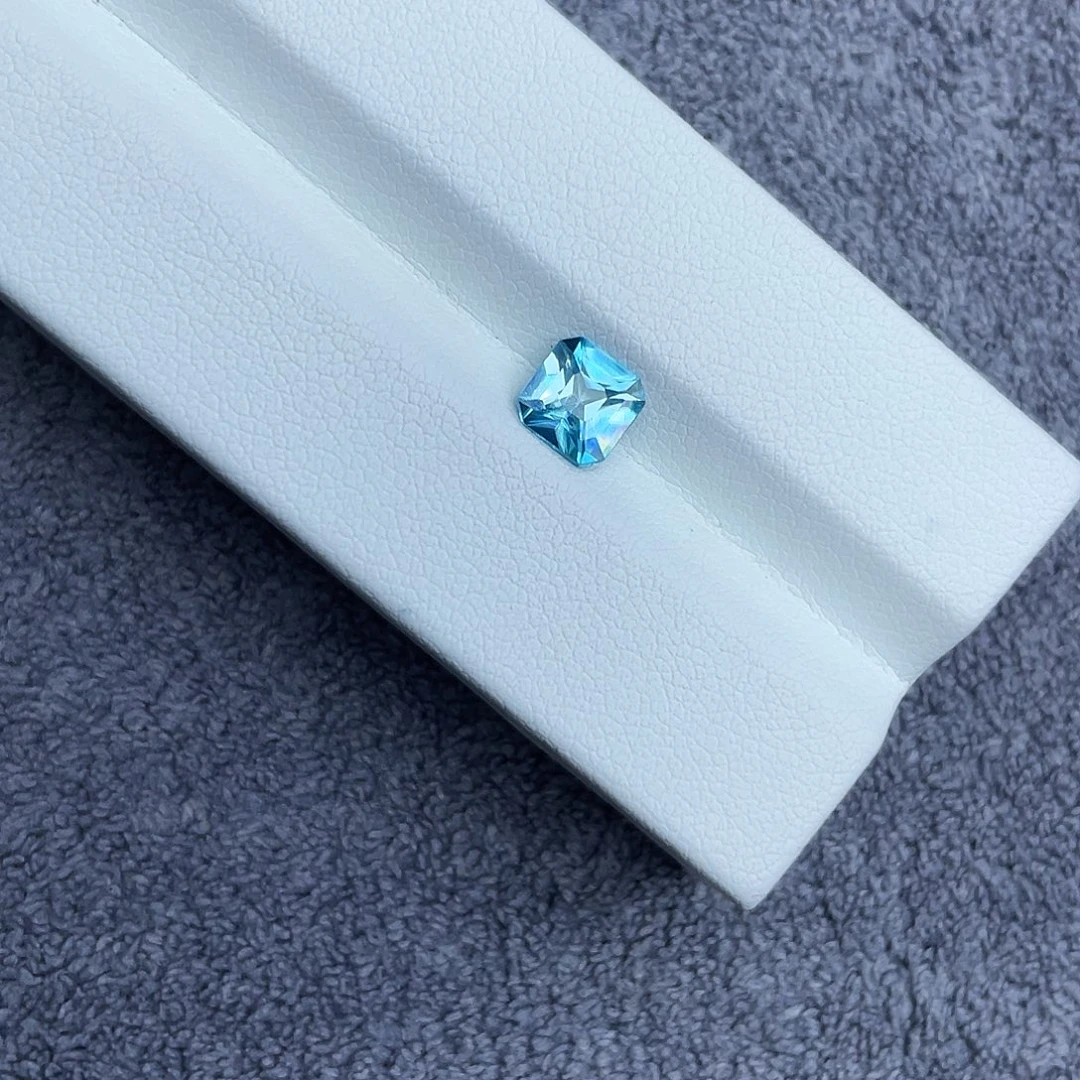 天然锆石裸石未镶嵌1.35Ct