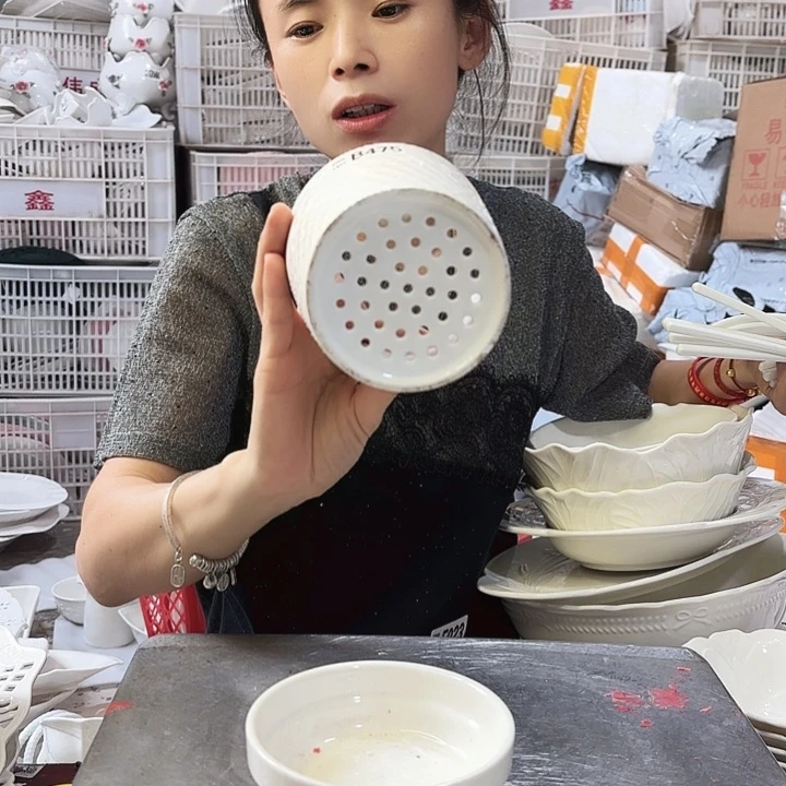 盘微瑕产品………筷子筒一个