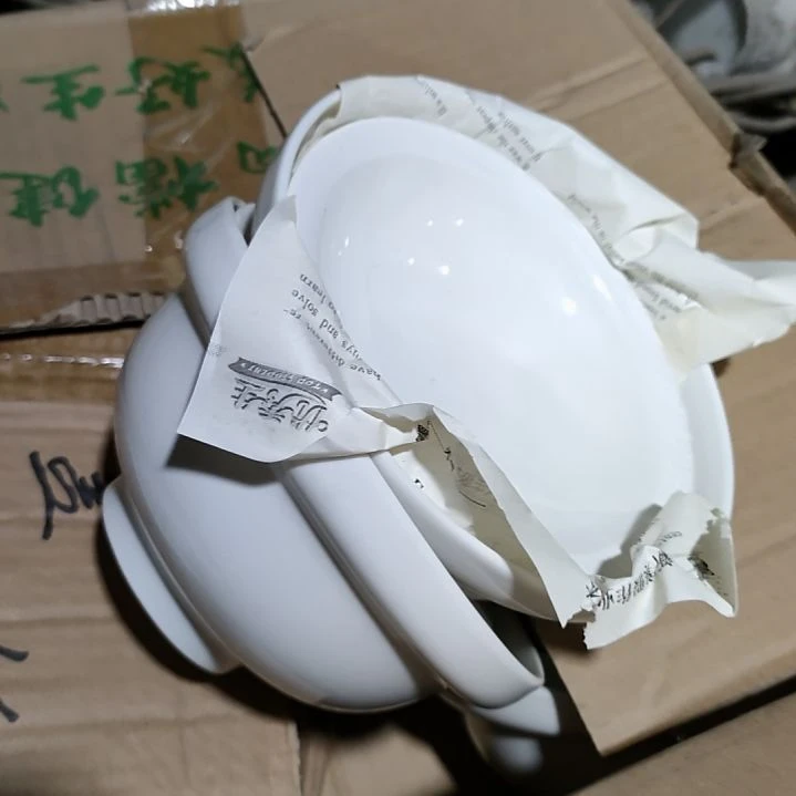 摆件盘子碗茶壶啥都有