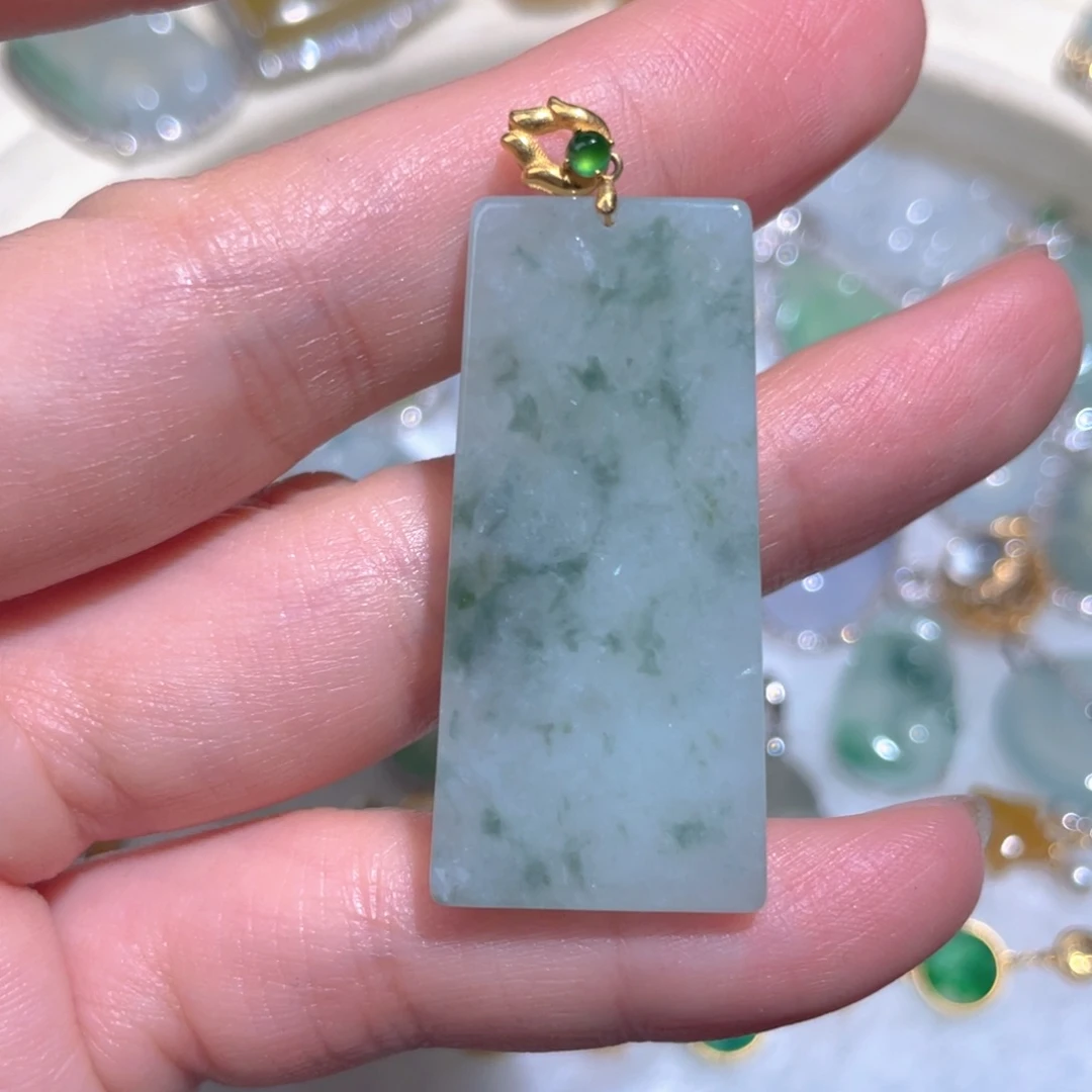 翡翠颈饰18K金镶嵌翡翠