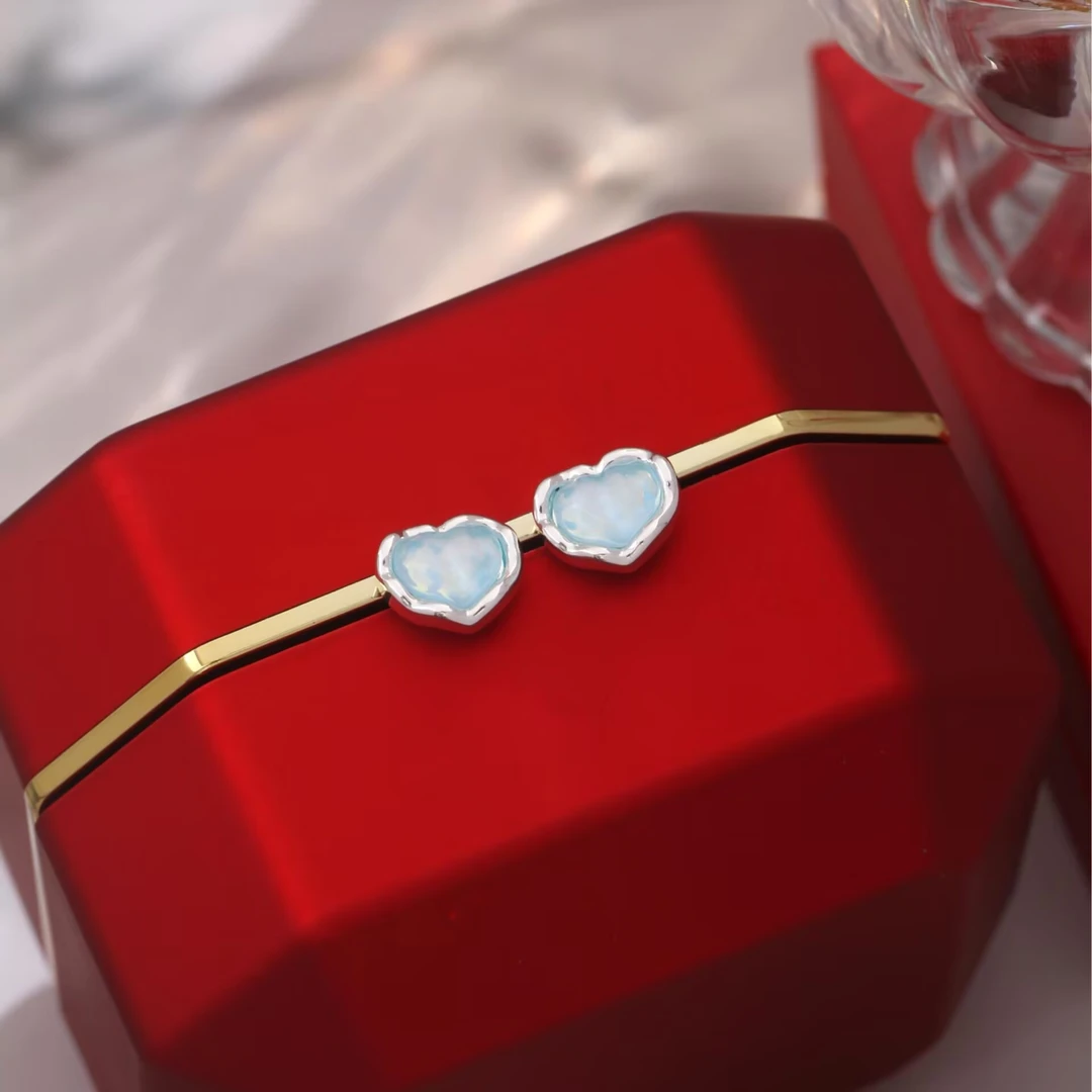 铜合金耳饰 《货号9207》韩国小众珠光爱心耳环简约可爱ins小巧