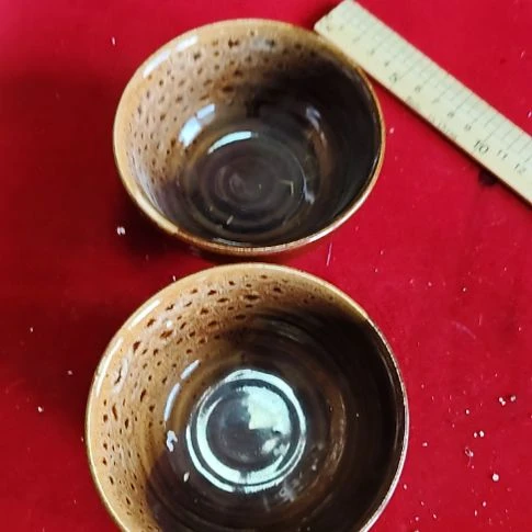 瓷片瓷片，各种摆件，盘，碗，沙锅，均有瑕疵。