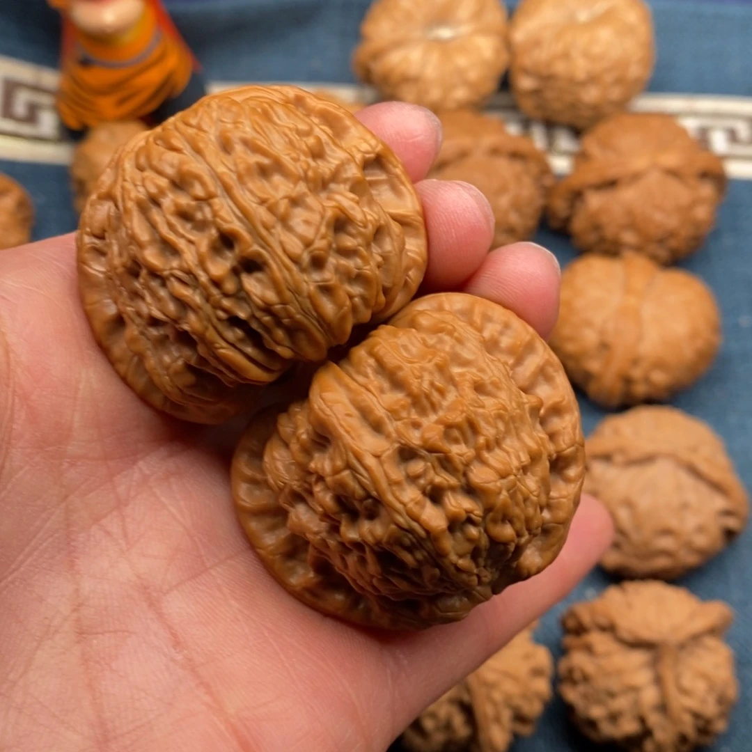 文玩核桃把件42全品红皮闷白