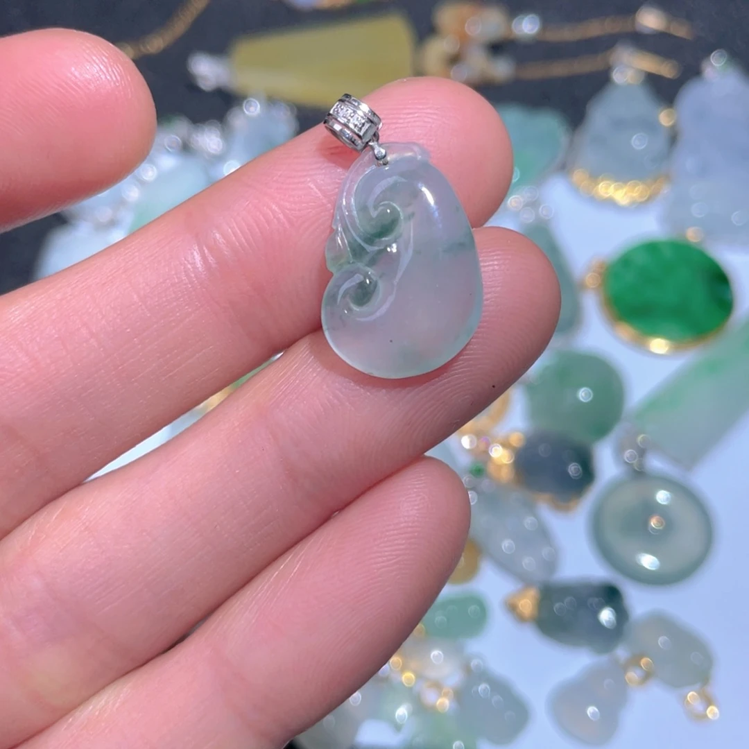 翡翠颈饰18K金镶嵌翡翠