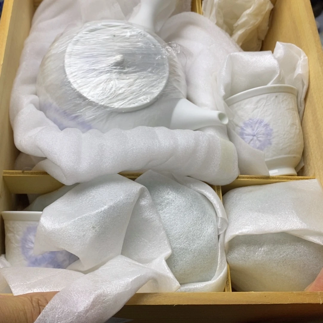 瓷片飞机延误两三时突然发生