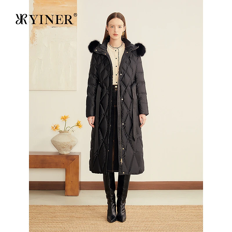 YINER音儿专选2025秋季新款柔光缎面狐狸毛领渐变菱格连帽羽绒服