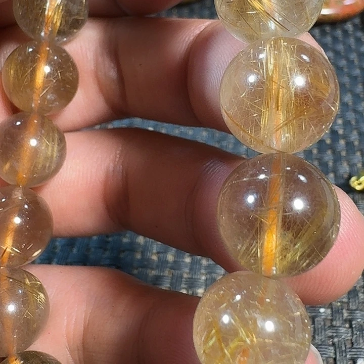 苏***都未镶嵌颈饰水晶好