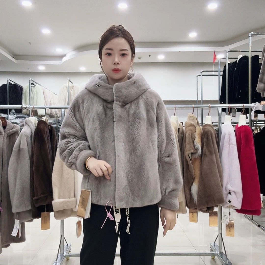 银蓝色防风领夹克