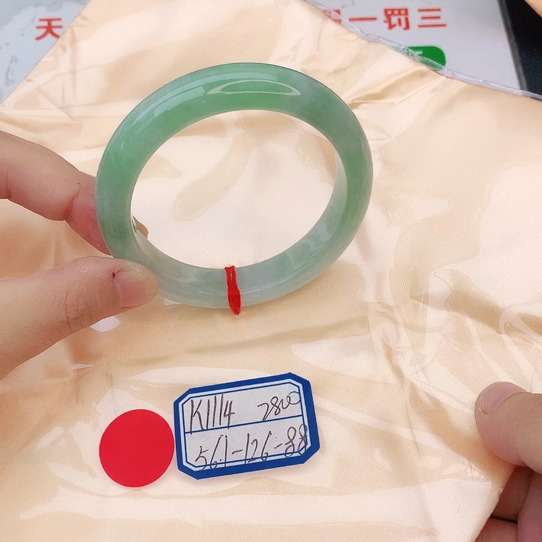 翡翠手镯未镶嵌翡翠