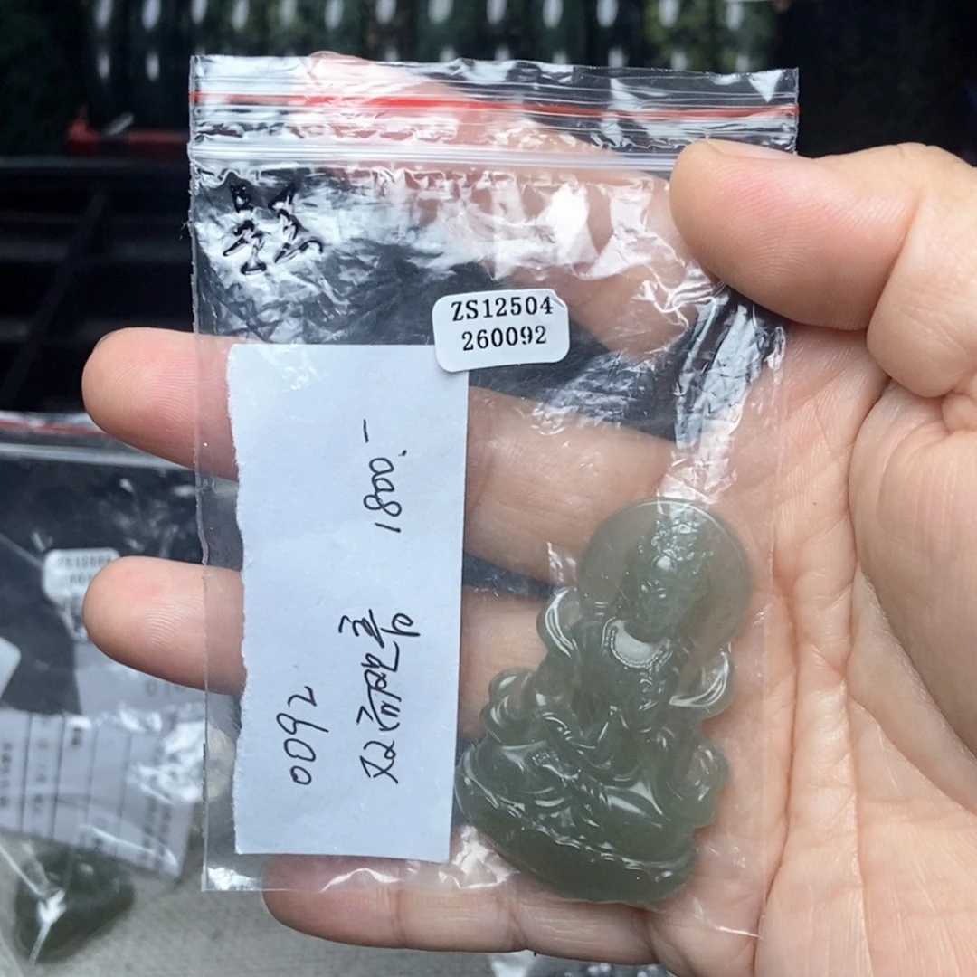 景***惠未镶嵌蛇纹石玉颈饰