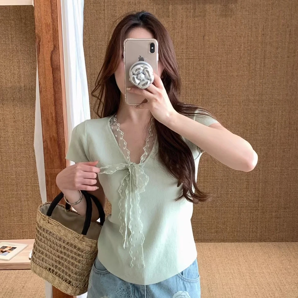 V领蕾丝蝴蝶结短袖针织T恤女设计感小众早春纯欲修身内搭打底上衣