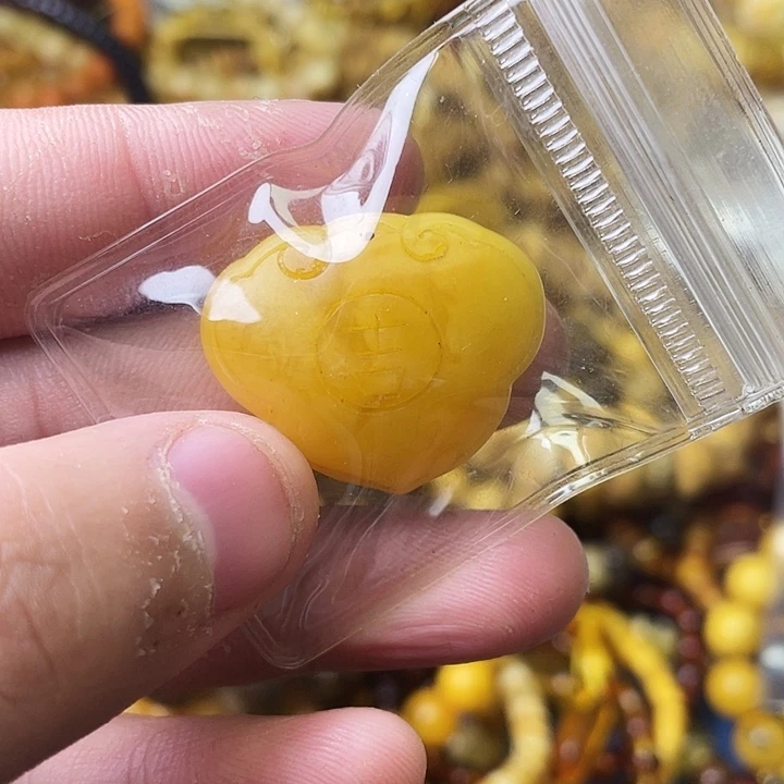 琥珀未镶嵌珠宝奇石