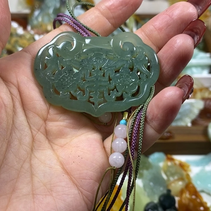 蛇纹石玉未镶嵌吊坠