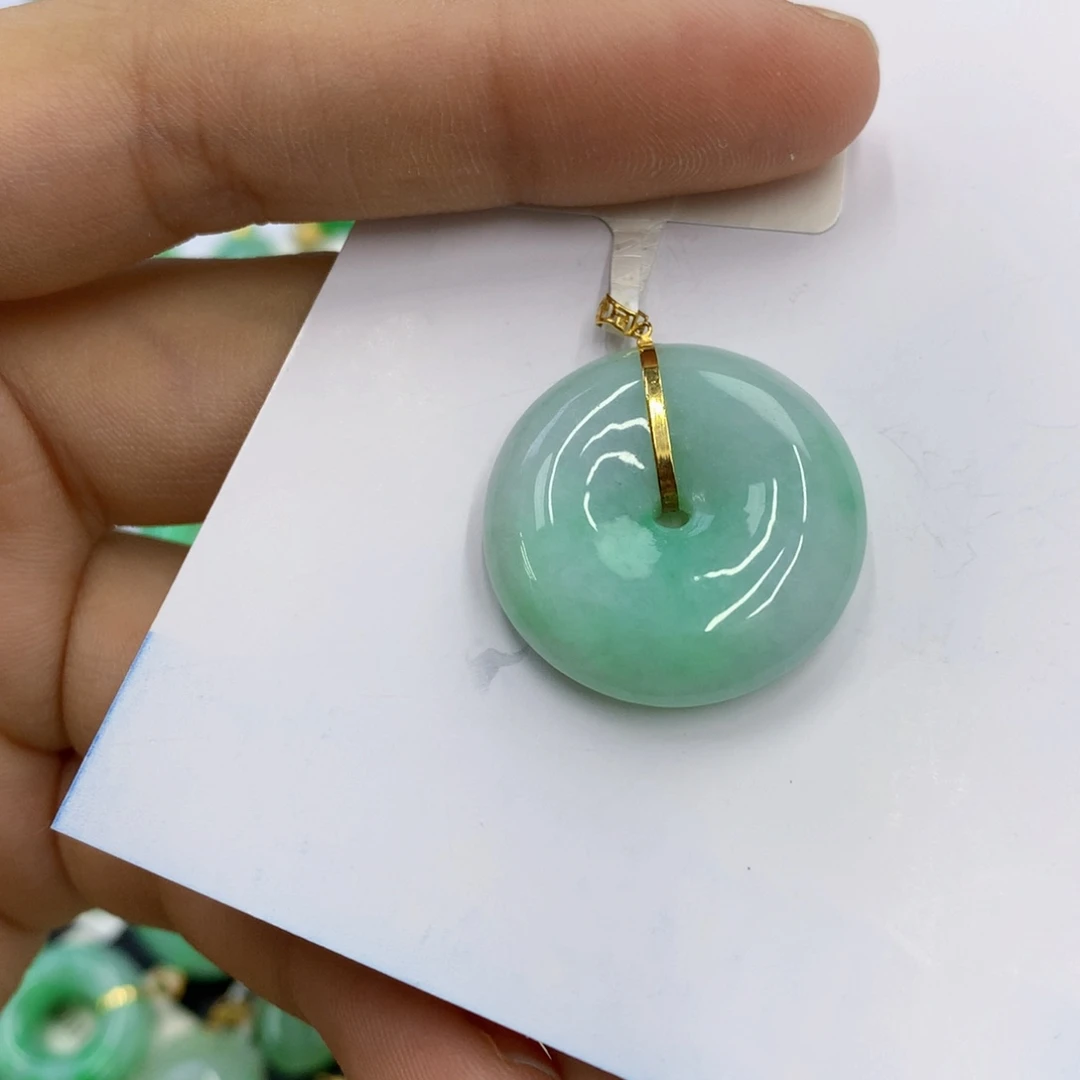翡翠18K金镶嵌颈饰翡翠