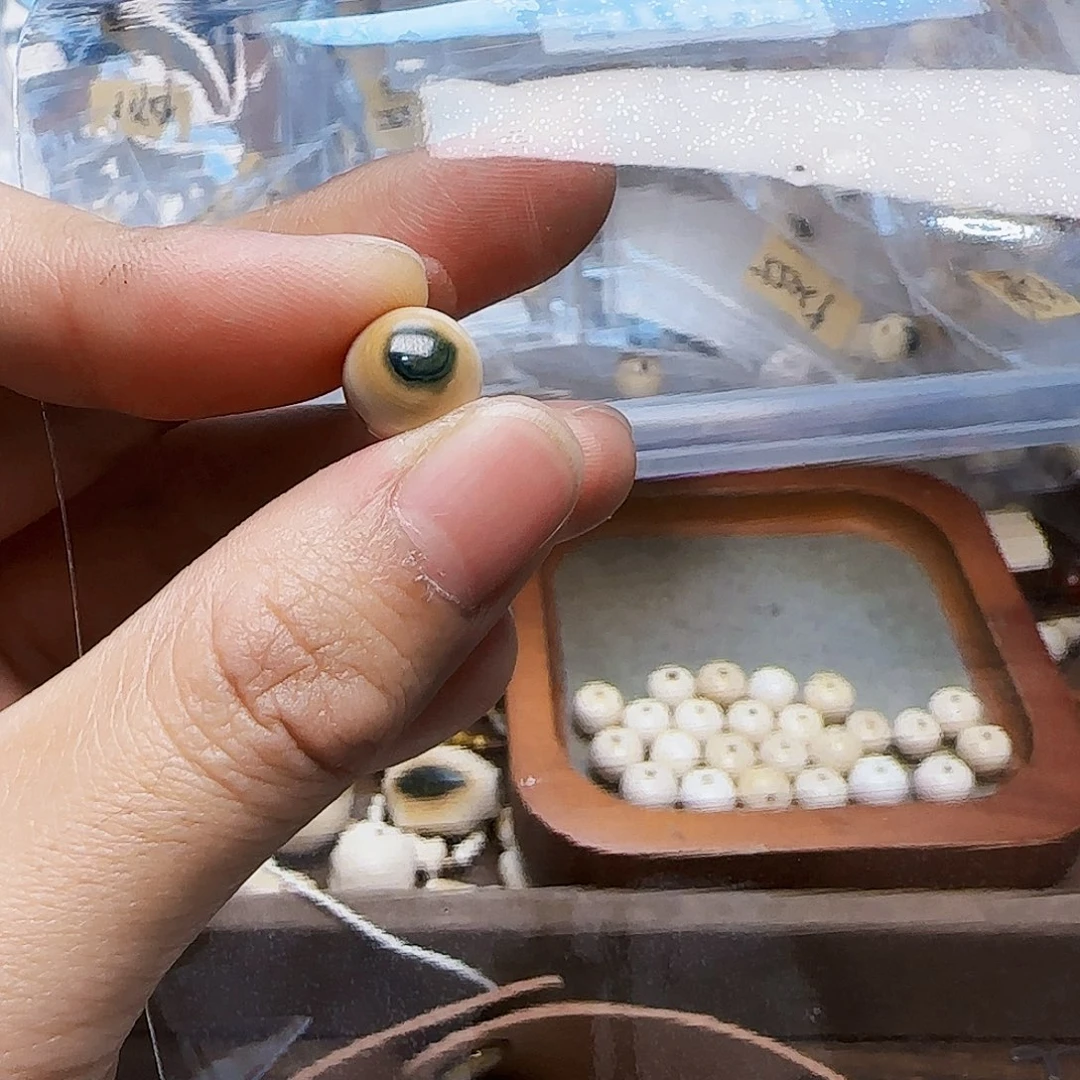 木赫000000 圆珠瑕疵蓝眼睛1.0