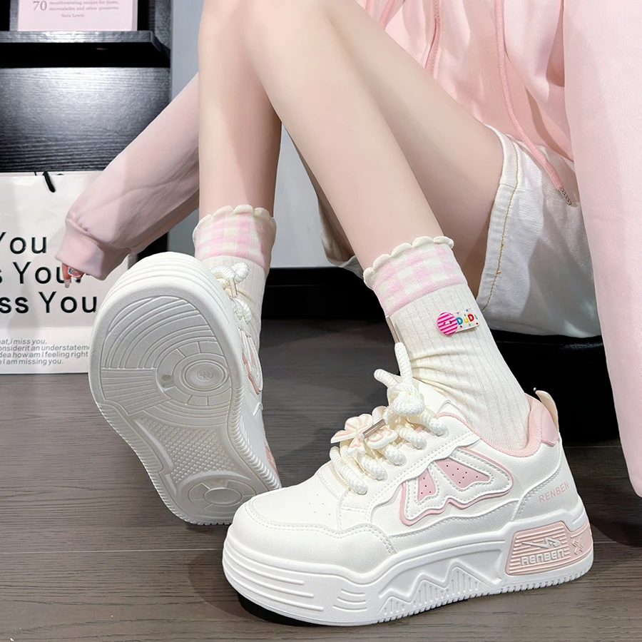 人本樱花粉蝴蝶小白鞋女2025春秋爆款百搭皮面休闲鞋厚底韩版板鞋